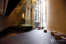 Horim Art Center (Horim Museum Sinsa) (호림아트센터(호림박물관 신사분관)) - Korea Tour Ranking