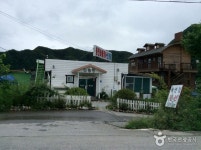 강가에 하얀집 펜션 숙박 정보와 주변 관광 명소 및 근처 맛집 여행 정보