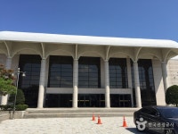 Chuncheon Culture & Art Center (춘천문화예술회관) - Korea Tour Ranking