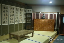 Daegu Yangnyeongsi Museum of Oriental Medicine (대구약령시 한의약박물관) - 관광지랭킹