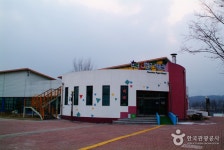 Chuncheon Puppet Theater & Puppet Museum (춘천인형극장&인형극박물관) - 관광지랭킹