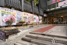 Insa Art Plaza (인사아트 프라자) - 관광지랭킹