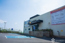 서귀포홍리실내수영장 레저스포츠 정보와 주변 관광 명소 및 근처 맛집 여행 정보