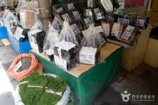 Nampo-dong Dried Seafood Market (남포동 건어물시장) - 관광지랭킹