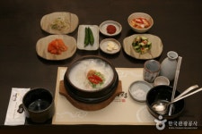 마산 아리랑 관광호텔 - 경상남도 창원시 마산회원구 - 가볼만한곳 - 관광지랭킹