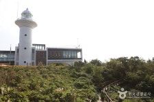 Ulleungdo Lighthouse (울릉도 등대 (태하등대)) - 관광지랭킹