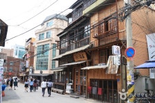 Hapjeong-dong Café Street (합정동 카페거리) - Korea Tour Ranking