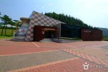 Gimcheon World Porcelain Museum (김천 세계도자기박물관) - Korea Tour Ranking
