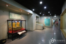 Jinhae Museum of Changwon City (창원시립진해박물관) - Korea Tour Ranking