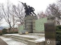 백마고지 3용사의 상 - 서울특별시 광진구 - 가볼만한곳 - 관광지랭킹