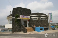 Pyoseon Sehwa Haenyeoui Jip (표선세화해녀의집) - Korea Tour Ranking