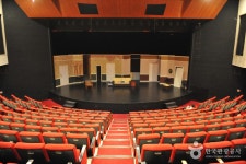 Incheon Culture & Arts Center (인천문화예술회관) - 관광지랭킹