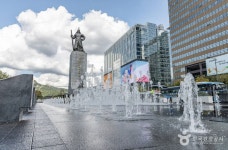 Gwanghwamun Square (광화문 광장) - Sightseeing - Korea travel and tourism information