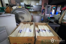 Hoeguksu Halmaejip (회국수할매집) - 관광지랭킹