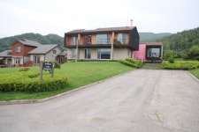 봄 햇살 내리는 목장으로 초대 - 강원특별자치도 평창군 - 가볼만한곳 - 관광지랭킹