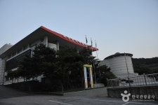 Chunhyang Culture & Art Center (춘향문화예술회관) - 관광지랭킹