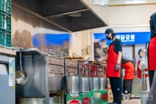 Sokcho Tourist & Fishery Market (Formerly, Jungang Market) (속초 관광수산시장 (구: 중앙시장)) - Shopping - Korea travel and... 