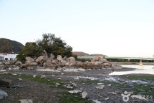 Mangsando Island, Yujuam, Yujubigak (망산도·유주암·유주비각) - Korea Tour Ranking