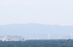 대우 조선 북문에 위치한 거제시 옥수동 느태 절개지 부근의 공사로 인해 날아온 비산먼지들로 인근 주민들이 많은 불편을 겪고 있다