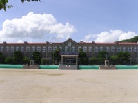 거제여행 > 숙박 > 상세보기 거제초등학교 본관