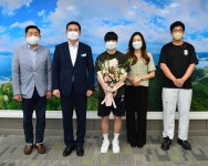 소통참여 > 거제미디어 > 보도자료 > 자랑스런 거제인 김윤서 선수, 세계청소년 태권도 선수권대회 금메달 획득 | 거제시청