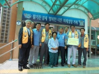 면동 > 일운면 > 열린마당 > 마을 이모저모 > 장승포라이온스클럽 일운면 주민에게 성금전달 | 거제시청
