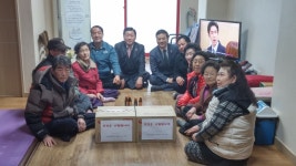 면동 > 장평동 > 열린마당 > 마을 이모저모 > 디큐브백화점과 홈플러스, 경로당에 사랑의TV기증 | 거제시청
