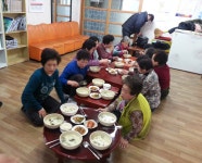 면동 > 장평동 > 열린마당 > 마을 이모저모 > 적십자봉사회, 장평4경로당 점심식사 봉사활동 | 거제시청