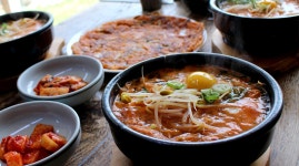 추천여행 > 미식여행 | 전통 한옥에서 먹는 콩나물국밥, 신뱅이 글보기 비짓전주