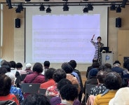 시흥시노인종합복지관, 활력 넘치는 어르신 취미 여가 노래교실 개강 인기