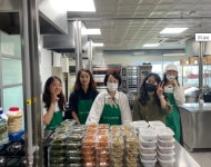 수원시 노동자종합복지관, 정자3동 저소득 어르신 20가구에 반찬 나눔