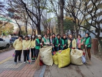 광명시 철산3동, 새마을부녀회원과 철산12단지 통장이 함께 환경 정화 활동 펼쳐