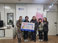 수원농수산물유통로상인회, 권선1동 행정복지센터에 이웃돕기 성금 106만원 전달