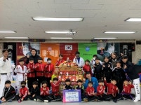 양주시 회천2동, 용인대 석사 영웅 태권도장 ‘이웃돕기 성품’ 전달