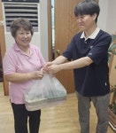 수원시 팔달구 백청우 칼국수 본점, 충효 경로당에 만두 2팩 후원