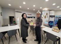 속초시 노학동 주민자치위, 탄소중립 실천 홍보 스티커 배부 및 표지판 설치