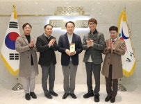 경기도교육청 임태희 교육감, 소상공인시장진흥공단 노동조합 감사패 받아