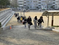 성남 양영중학교, 건강 걷기로 배려의 발걸음 시작˝:경인투데이뉴스 ≪경인투데이뉴스≫ ˝학교폭력 ZERO! 성남 양영중학교, 건강 걷기로... 