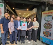남동구 논현2동, ‘동해골뱅이’에 착한 가게 현판 전달:경인투데이뉴스 ≪경인투데이뉴스≫ 남동구 논현2동, ‘동해골뱅이’에 착한 가게 현판... 