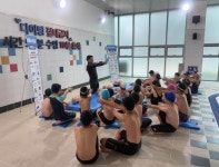 영종국민체육센터, 어린이 대상 ‘맞춤형 심폐소생술 교실’ 운영 영종국민체육센터, 어린이 대상 ‘맞춤형 심폐소생술 교실’ 운영\n