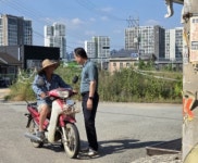 오산시 초평동, 경로당 이어 농가 현장점검…폭염 대응 총력 오산시 초평동, 경로당 이어 농가 현장점검…폭염 대응 총력\n