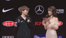 리그오브레전드 인벤 : 인터뷰 하는 루키.gif - LoL/e스포츠 이야기 게시판 인터뷰 하는 루키.gif