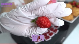 웹진 인벤 : 신기하게 딸기 먹방하는 마마무 솔라 - 오픈이슈갤러리 신기하게 딸기 먹방하는 마마무 솔라
