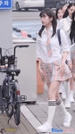 웹진 인벤 : 바람에 교복 치마가 날리는 아이브 안유진 - 오픈이슈갤러리 바람에 교복 치마가 날리는 아이브 안유진
