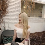 rosie(roseyoon)님의 스타일       | 여름 오프숄더 크롭탑 코디입니당 더운 여름엔 크롭은 필수죵!!!  여리여리한 느낌주고픈 날엔 오프숄더 크  