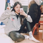 송이(suzy2203)님의 스타일       | 넉넉~0~유니앤비 맨투맨바지 양말 모두 오프라인입니다귀걸이는 바이올렛케이크  