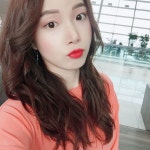인스타 y_j0127(wmh9299)님의 스타일       | 색감이 정말 이쁜 얼굴빛을 살려주는 #오랜지색티셔츠 #환타색티셔츠 #살구색티셔츠 #셀카 #셀피... 