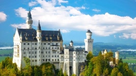 Schloss Stock Video Footage and HD Video Clips - 123RF