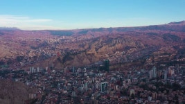 일출의 라파스 시. 조감도. 소나 수르 지구. 볼리비아. 골든 아워. 무비클립, 동영상, 영상,HD 영상, HD 비디오, HD 비디오클립. 무비클립... 