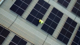 저녁에 일몰이 있는 태양전지 농장 발전소와 태양전지판 무비클립, 동영상, 영상,HD 영상, HD 비디오, HD 비디오클립. 무비클립 202506240.... 